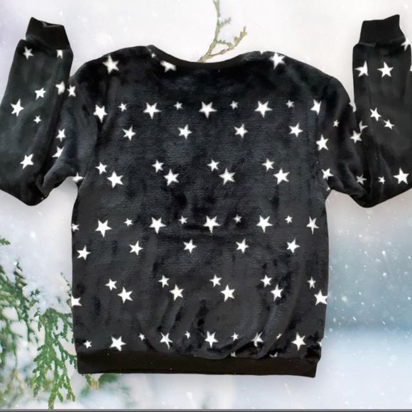 “Chillin’ With My Snowmies” Black Fleece Sweatshirt w/Stars on Sleeves & Back - Picture 2 of 3